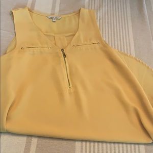 Adorable sleeveless blouse!